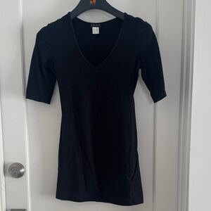 VENUS Black V-Neck Short Sleeve Slim Tee - Sz Small